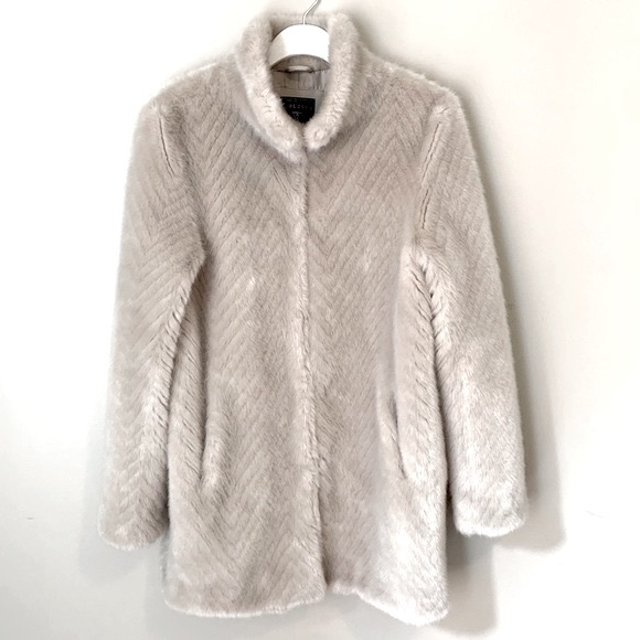 Guess size L faux fur 3/4 coat - Picture 5 of 16